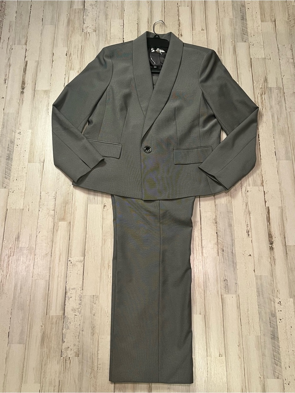 Le Suit Women’s Gray 2 Piece Blazer Pants Suit Size 16